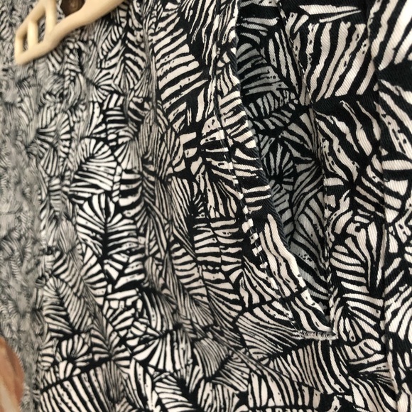 Denver Hayes patterned shorts - Picture 2 of 4